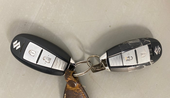 2017 Maruti Swift ZXI, Petrol, Manual, 90,573 km, Key Close Up