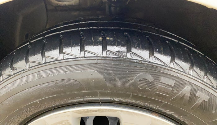 2015 Hyundai Grand i10 MAGNA 1.2 KAPPA VTVT, Petrol, Manual, 52,076 km, Left Front Tyre Tread