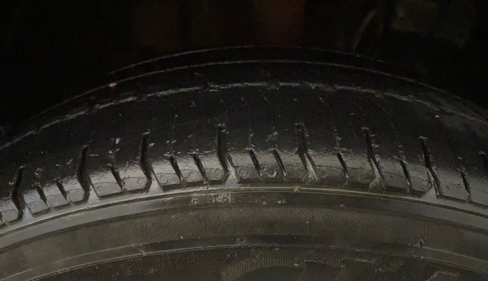 2017 Tata Tiago XZ PETROL, Petrol, Manual, 62,595 km, Right Front Tyre Tread