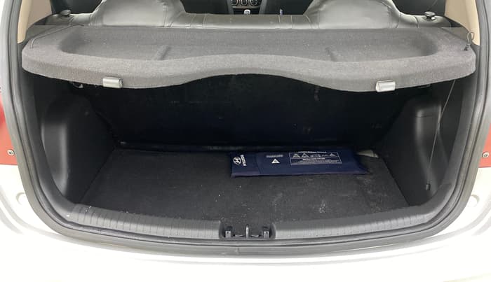 2017 Hyundai Grand i10 SPORTZ (O) 1.2 KAPPA VTVT, Petrol, Manual, 40,361 km, Boot Inside