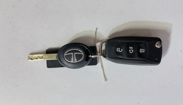 2019 Tata NEXON XM PETROL, Petrol, Manual, 49,389 km, Key Close Up