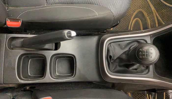 2021 Maruti S Cross SIGMA 1.5, Petrol, Manual, 44,423 km, Gear Lever