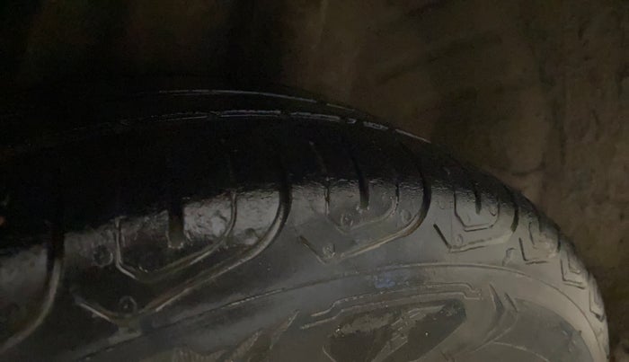 2015 Honda Amaze 1.2L I-VTEC VX, Petrol, Manual, 61,555 km, Left Rear Tyre Tread