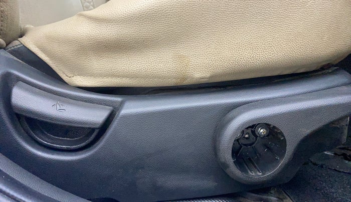 2015 Hyundai Xcent S (O) 1.2, Petrol, Manual, 86,932 km, Driver Side Adjustment Panel