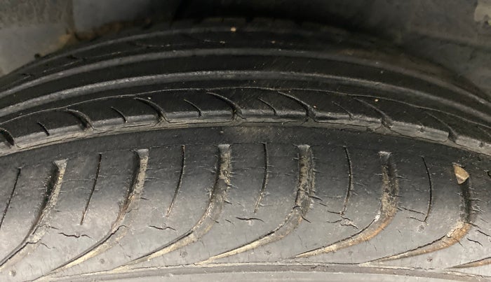 2010 Hyundai i20 ERA 1.2, Petrol, Manual, 11,800 km, Left Rear Tyre Tread