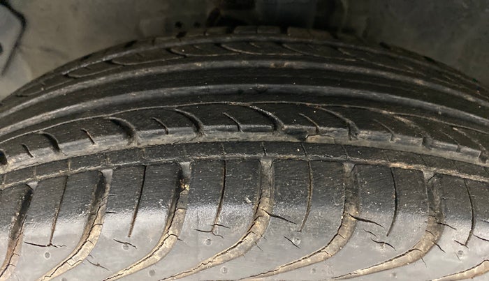 2010 Hyundai i20 ERA 1.2, Petrol, Manual, 11,800 km, Left Front Tyre Tread