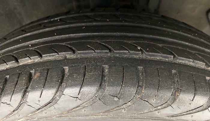 2010 Hyundai i20 ERA 1.2, Petrol, Manual, 11,800 km, Right Front Tyre Tread