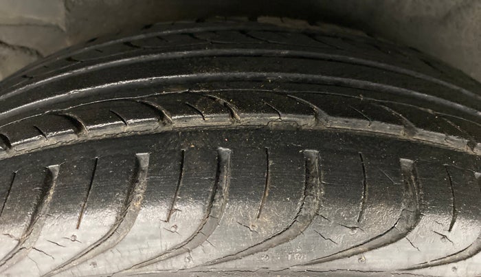 2010 Hyundai i20 ERA 1.2, Petrol, Manual, 11,800 km, Right Rear Tyre Tread