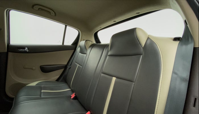 2010 Hyundai i20 ERA 1.2, Petrol, Manual, 11,800 km, Right Side Rear Door Cabin