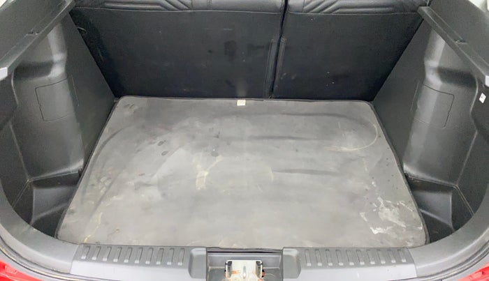 2016 Maruti Vitara Brezza ZDI PLUS DUAL TONE, Diesel, Manual, 1,17,599 km, Dicky (Boot door) - Parcel tray missing