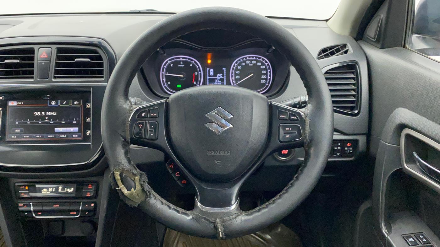 2016 Maruti Vitara Brezza ZDI PLUS DUAL TONE, Diesel, Manual, 1,17,599 km, Steering Wheel Close Up