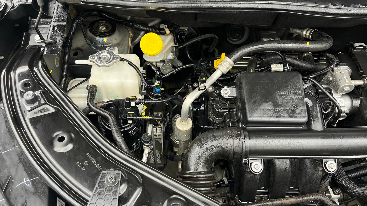 2024 Nissan MAGNITE N-Connecta B4D 1.0 Petrol MT, Petrol, Manual, 15,786 km, Engine View - Right
