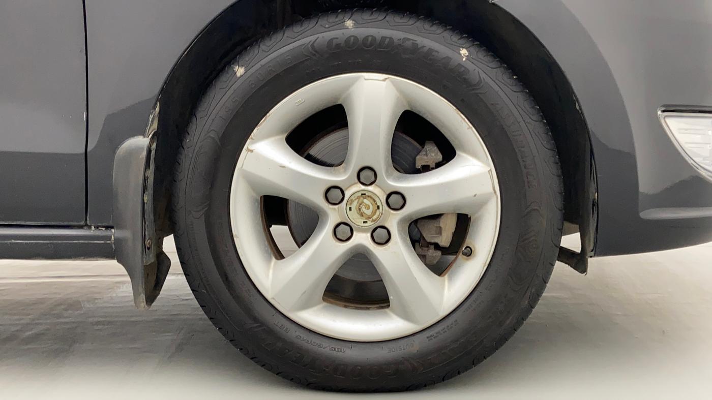 2012 Skoda Rapid ELEGANCE 1.6 MPFI MT, Petrol, Manual, 89,958 km, Right Front Wheel