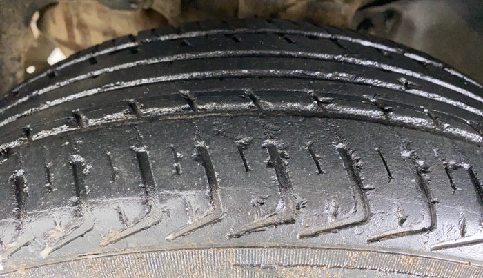 2018 Tata Tiago XE 1.2 REVOTRON, CNG, Manual, 33,257 km, Left Front Tyre Tread