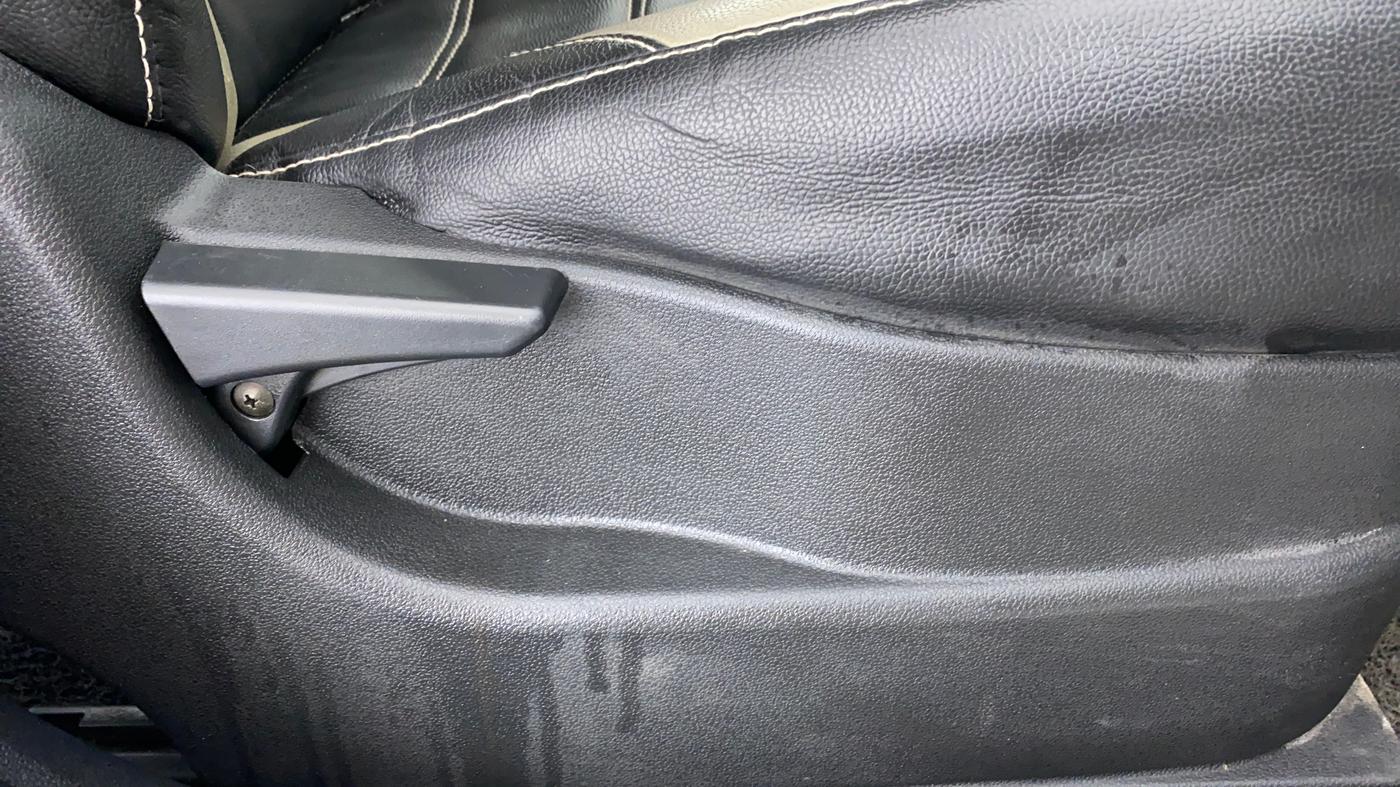 2018 Tata Tiago XE 1.2 REVOTRON, CNG, Manual, 33,257 km, Driver Side Adjustment Panel