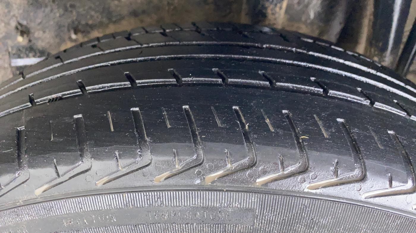 2018 Tata Tiago XE 1.2 REVOTRON, CNG, Manual, 33,257 km, Left Rear Tyre Tread
