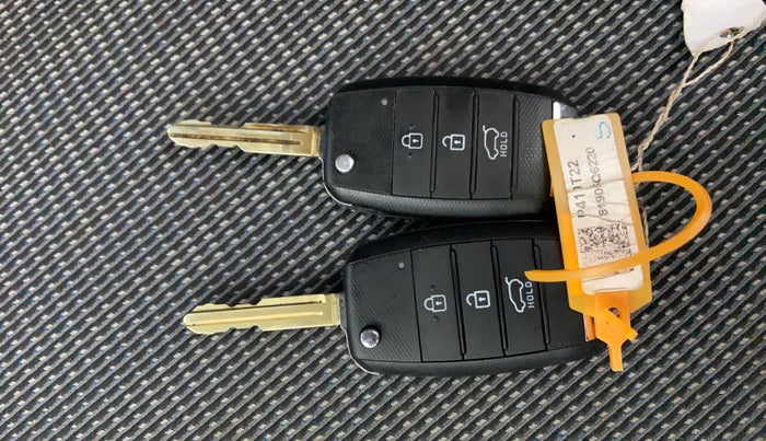2023 KIA SELTOS  HTK 1.5 PETROL MT, Petrol, Manual, 14,966 km, Key Close Up