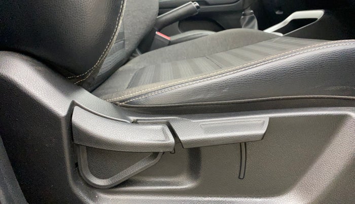 2022 KIA SONET HTK PLUS 1.2, Petrol, Manual, 25,946 km, Driver Side Adjustment Panel