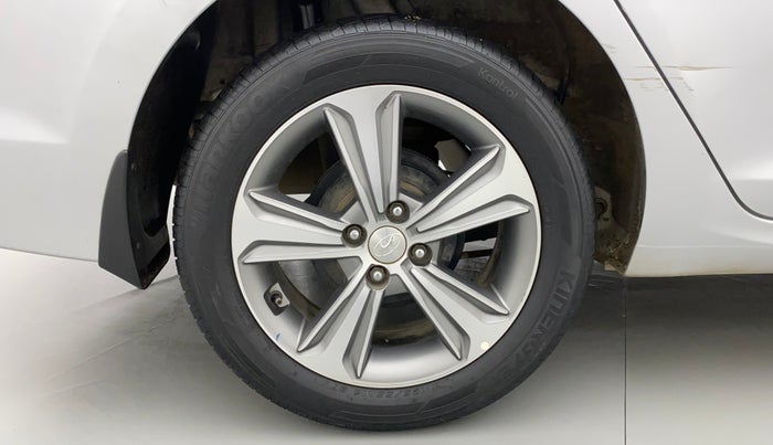 2018 Hyundai Verna 1.6 VTVT SX, Petrol, Manual, 34,088 km, Right Rear Wheel