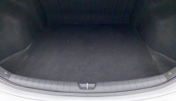 2018 Hyundai Verna 1.6 VTVT SX, Petrol, Manual, 34,088 km, Boot Inside