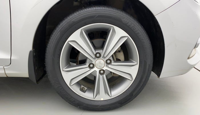 2018 Hyundai Verna 1.6 VTVT SX, Petrol, Manual, 34,088 km, Right Front Wheel