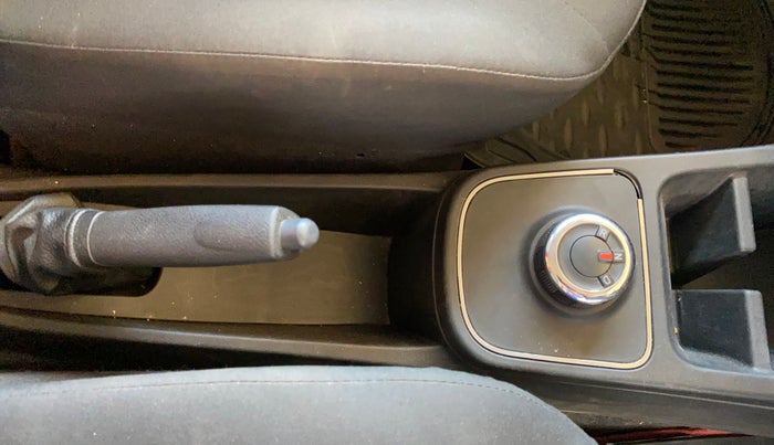 2021 Renault Kwid RXT 1.0 AMT (O), Petrol, Automatic, 88,299 km, Gear Lever