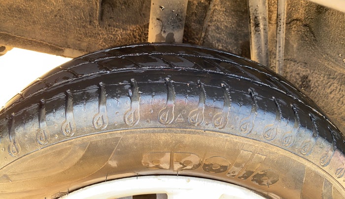 2021 Renault Kwid RXT 1.0 AMT (O), Petrol, Automatic, 88,299 km, Right Rear Tyre Tread