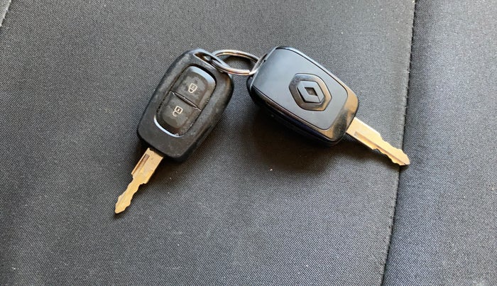 2021 Renault Kwid RXT 1.0 AMT (O), Petrol, Automatic, 88,299 km, Key Close Up