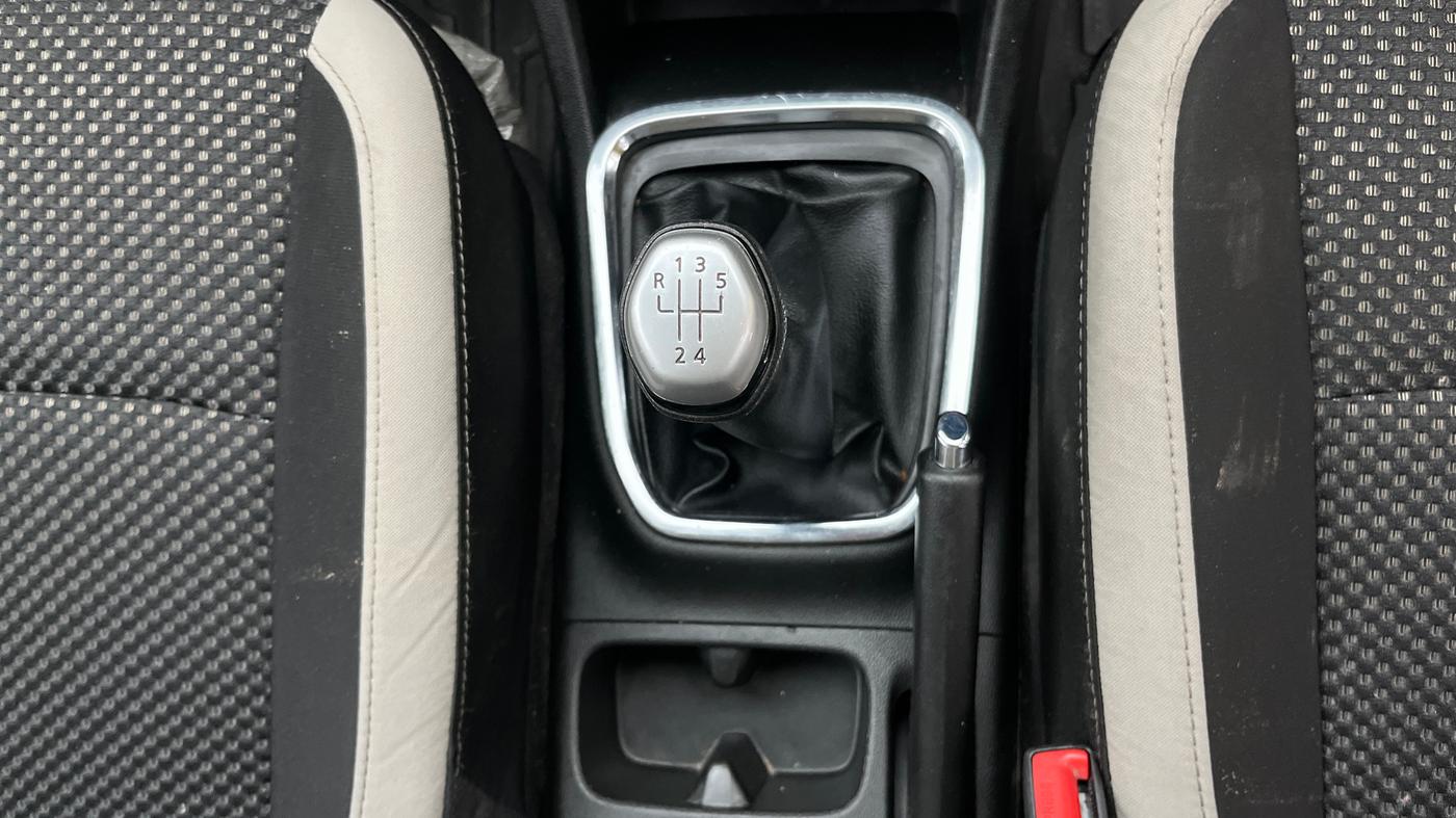 2021 Renault TRIBER RXZ, Petrol, Manual, 55,624 km, Gear Lever