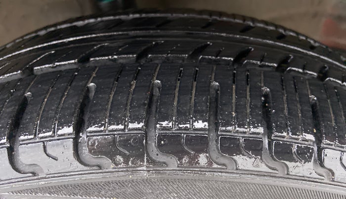 2017 Maruti Wagon R 1.0 VXI, Petrol, Manual, 55,566 km, Right Front Tyre Tread