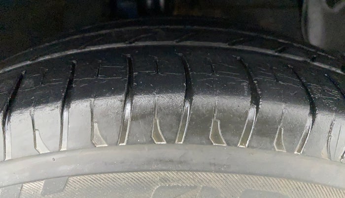 2014 Hyundai Xcent S 1.2, Petrol, Manual, 81,446 km, Right Front Tyre Tread