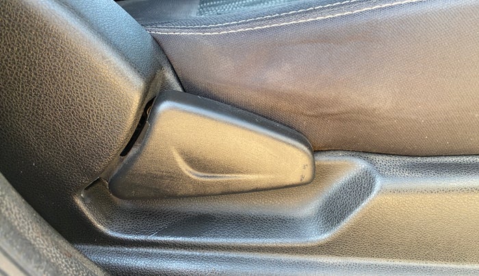 2019 Renault Kwid RXL, Petrol, Manual, 24,999 km, Driver Side Adjustment Panel