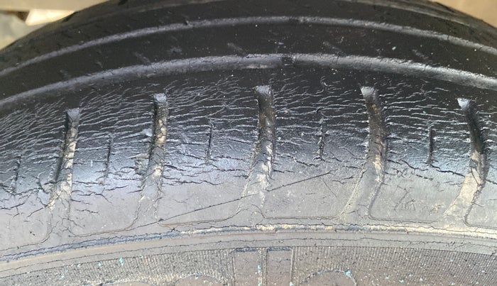 2019 Maruti Dzire VXI, Petrol, Manual, 37,843 km, Left Front Tyre Tread