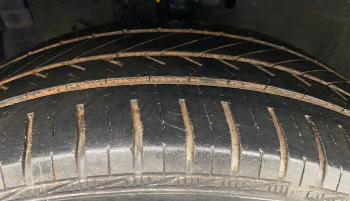 2014 Maruti Swift Dzire ZXI, Petrol, Manual, 44,424 km, Left Front Tyre Tread