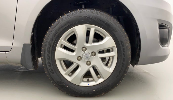 2014 Maruti Swift Dzire ZXI, Petrol, Manual, 44,424 km, Right Front Wheel