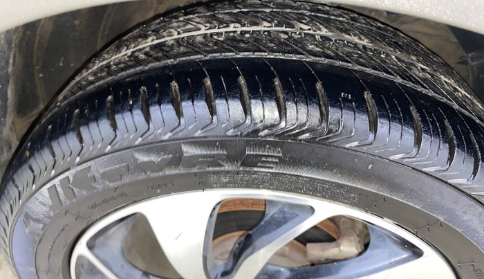 2021 Maruti Baleno ZETA PETROL 1.2, Petrol, Manual, 1,05,312 km, Right Front Tyre Tread