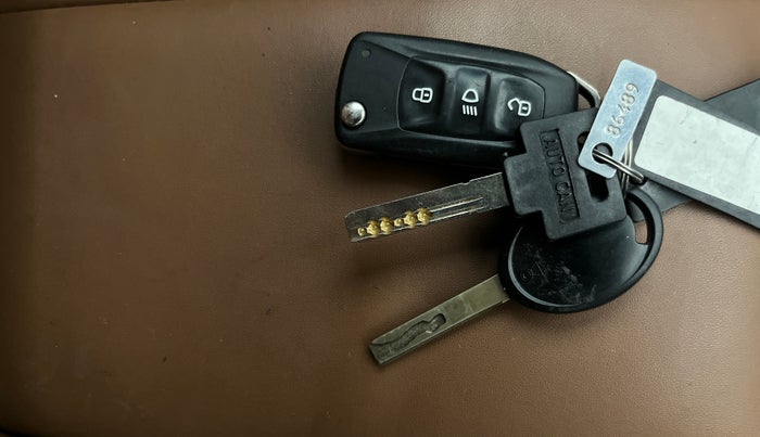 2022 Tata Tiago XT CNG, CNG, Manual, 67,346 km, Key Close Up