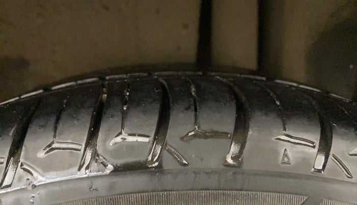2018 Maruti Ciaz ALPHA  AT 1.5 SHVS PETROL, Petrol, Automatic, 94,688 km, Left Rear Tyre Tread