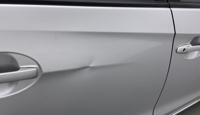 2015 Honda Amaze 1.2L I-VTEC S, Petrol, Manual, 1,04,470 km, Right rear door - Slightly dented
