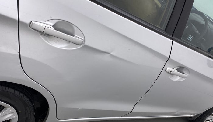 2015 Honda Amaze 1.2L I-VTEC S, Petrol, Manual, 1,04,470 km, Right rear door - Minor scratches