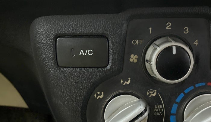 2015 Honda Amaze 1.2L I-VTEC S, Petrol, Manual, 1,04,470 km, AC Unit - Main switch light not functional