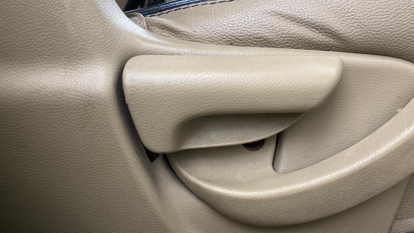 2014 Honda Amaze 1.5L I-DTEC SX, Diesel, Manual, 1,09,135 km, Driver Side Adjustment Panel