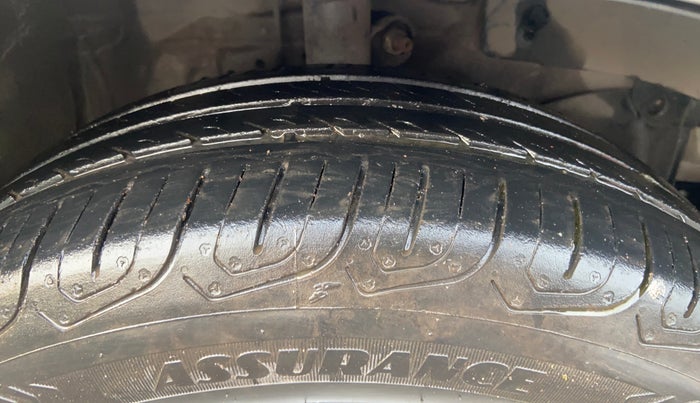 2015 Honda Brio S MT, Petrol, Manual, 99,422 km, Right Front Tyre Tread