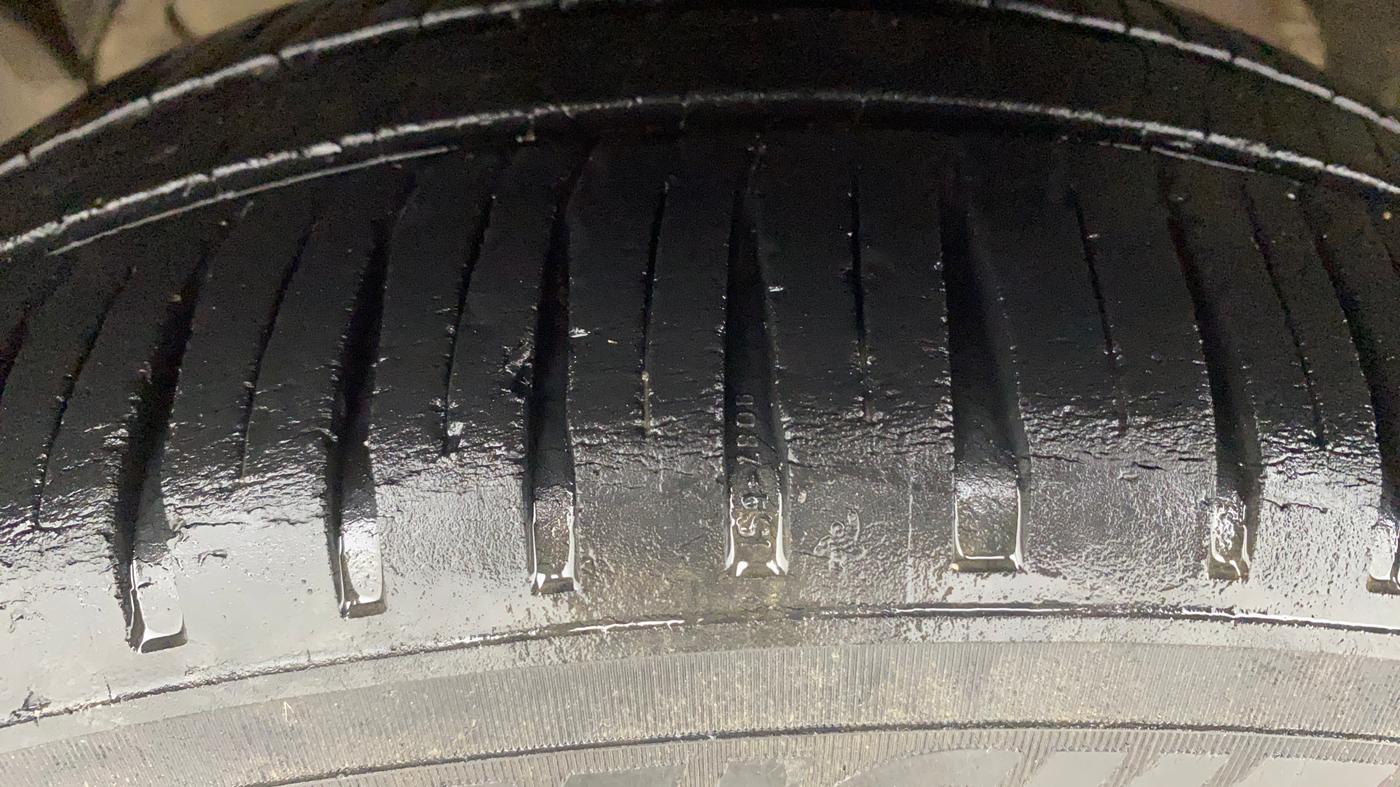 2018 Ford Figo Aspire TITANIUM 1.2 PETROL, Petrol, Manual, 17,973 km, Left Front Tyre Tread