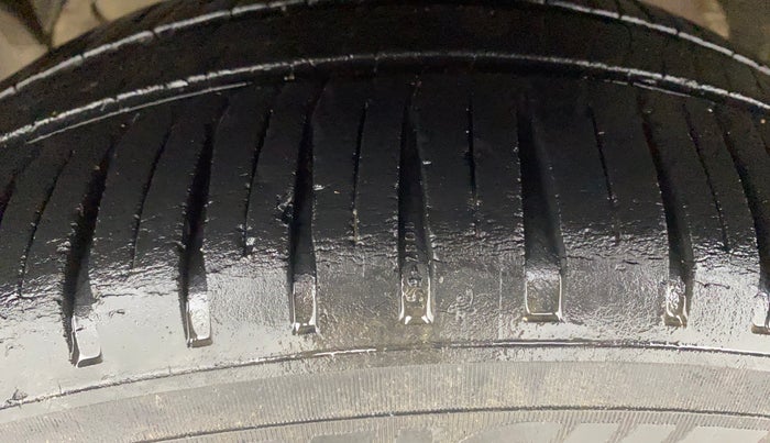 2018 Ford Figo Aspire TITANIUM 1.2 PETROL, Petrol, Manual, 17,973 km, Left Front Tyre Tread