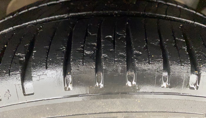 2018 Ford Figo Aspire TITANIUM 1.2 PETROL, Petrol, Manual, 17,973 km, Right Front Tyre Tread