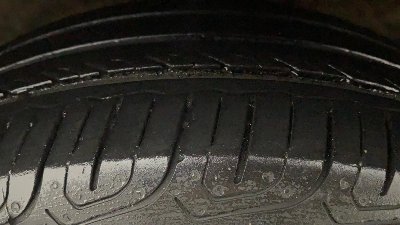 2013 Hyundai i20 MAGNA (O) 1.2, Petrol, Manual, 44,251 km, Left Front Tyre Tread