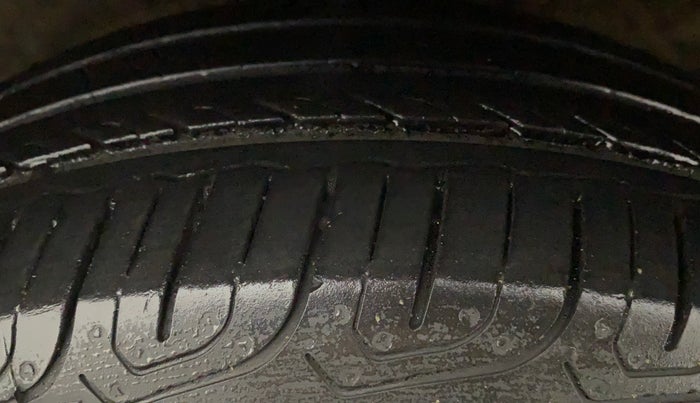 2013 Hyundai i20 MAGNA (O) 1.2, Petrol, Manual, 44,251 km, Left Front Tyre Tread