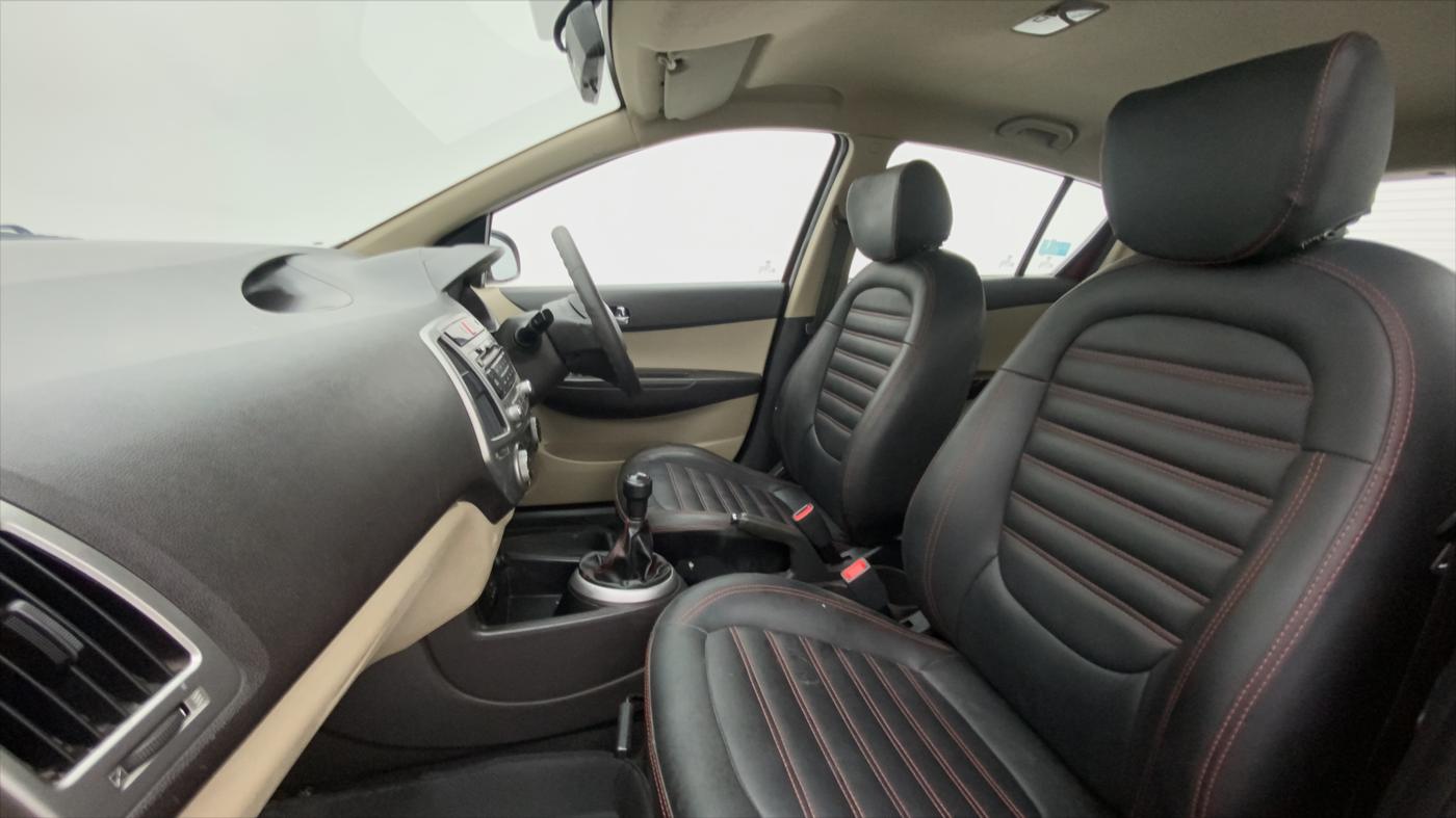 2013 Hyundai i20 MAGNA (O) 1.2, Petrol, Manual, 44,251 km, Right Side Front Door Cabin