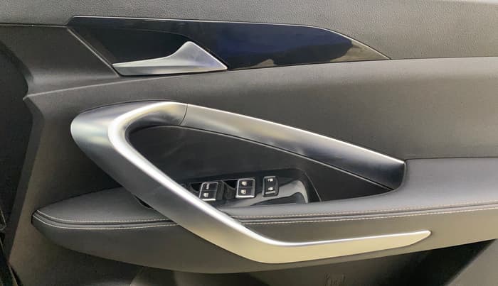 2019 MG HECTOR SHARP HYBRID 1.5 PETROL, Petrol, Manual, 37,940 km, Driver Side Door Panels Control